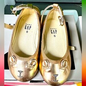 New worn once for photo shoot! Baby girl size 6 Mary Jane flats